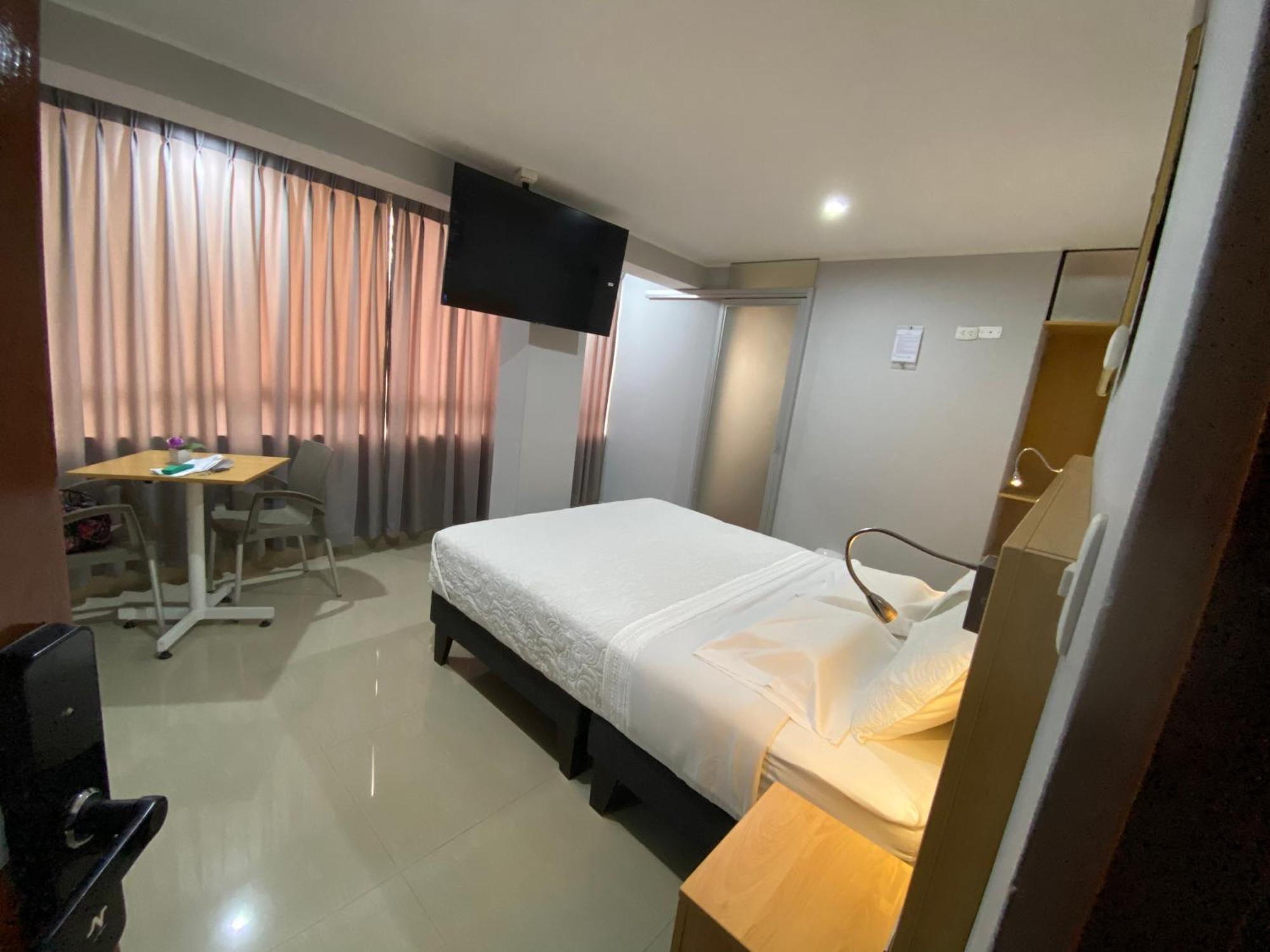 Millennium Hotel Corporative Сан Висенте де Канет Екстериор снимка